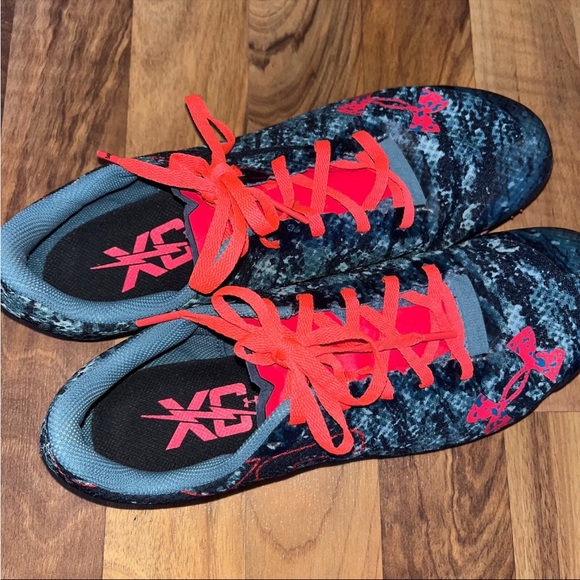 Size M 9.5/ W 11 - Unisex UA Brigade XC Low Spikeless 'Lichen Blue Black' - Picture 2 of 8